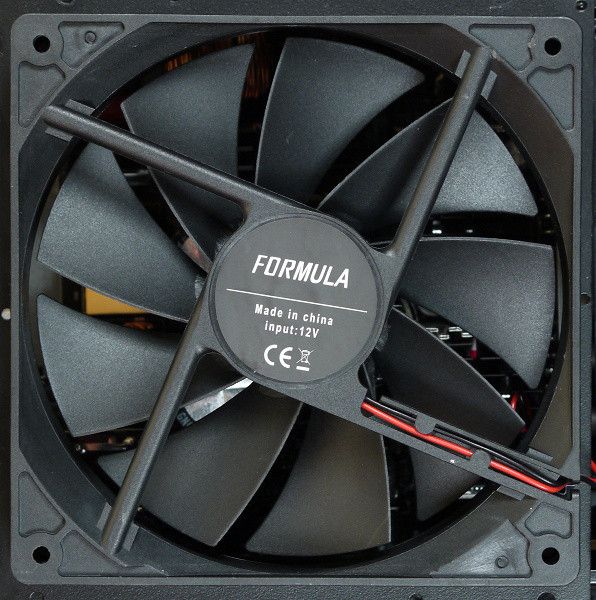 The power supply has a fan whose characteristics are unknown. This is supposed to be a sleeve bearing fan, which is one of the most affordable options. The fan is connected via a two-wire connector.