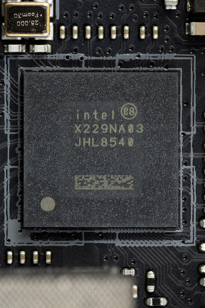 And the presence of 2 Type-C sockets provides the ability to output data both via the Thunderbolt protocol and for use as USB 3.2 Gen2/1 ports. For this, a special controller from Texas Instruments is used, which provides signal conversion.