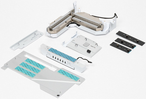 The VRM section has its own two radiators connected by a heat pipe at right angles into a single Asus HybridChill water block.