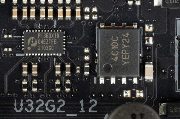 And the internal Type-C port (USB 3.2 Gen2x2) through a controller from ITE and with the help of additional power (8-pin PCIe port) implements fast charging of mobile devices (up to 60 W).