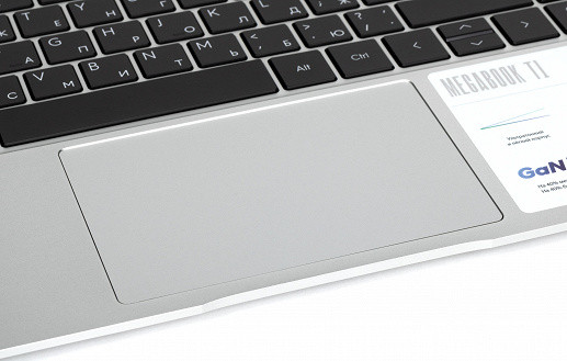 The touchpad is quite large (120x78 mm) and a little hollow. Its surface is smooth, which ensures comfortable sliding of the finger, but can attract fingerprints. There are no separate physical buttons, but the left and right edges of the touchpad can be pressed like mouse buttons. There is also a keyboard shortcut to quickly disable the touchpad.