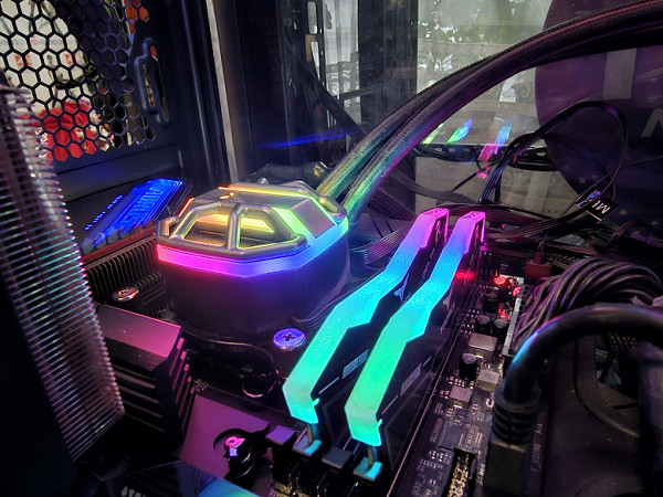 Control is carried out using the RGB Fusion utility already built into the Gigabyte Control Center.