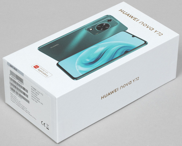 Huawei Nova Y72 akıllı telefon, standart, özlü bir şekilde tasarlanmış bir karton kutu içinde gelir.