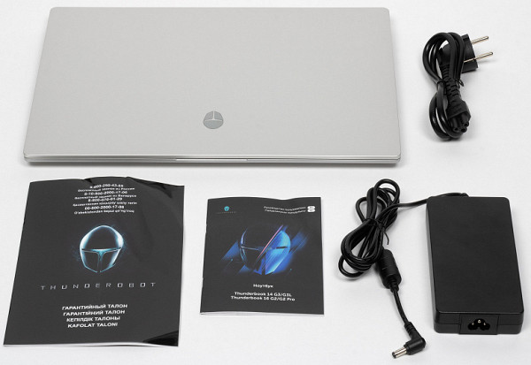 Delivery set: the device itself, a power supply and a cable for connecting the latter to a laptop, a warranty card and a quick start guide for the system.