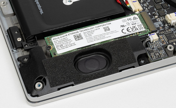 Thunderobot Thunderbook 16 G2 Pro is equipped with a 512 GB NVMe drive SSST/Kioxia CL5-8D512 with a PCIe Gen 4.0 ×4 connection interface.