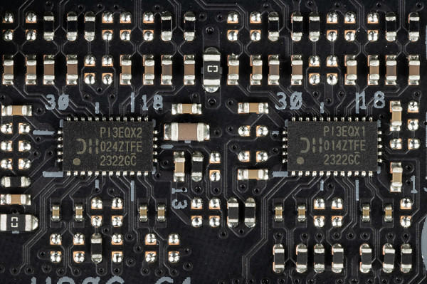 (2 USB 2.0 lines are spent on them) and is represented on the rear panel by a Type-C port;
3 USB 3.2 Gen2 ports: all implemented via the Z790 and presented: 2 — on the rear panel with Type-A ports (blue); 1 – on the rear panel with a Type-C port;
6 USB 3.2 Gen1 ports: 4 implemented via ASMedia ASM1074 controller
