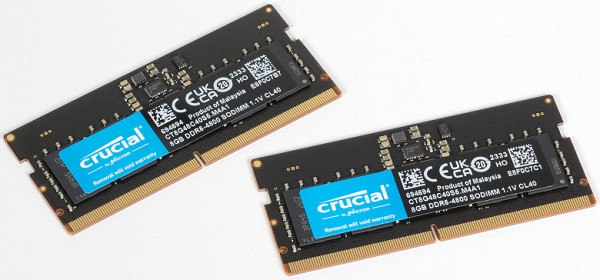 Her iki yuva da her biri 8 GB DDR5-4800 eşdeğer SO-DIMM modülleri (Crucial/Micron CT8G48C40S5.M4A1) tarafından kullanılıyor ve bu sayede bellek çift kanal modunda çalışıyor.