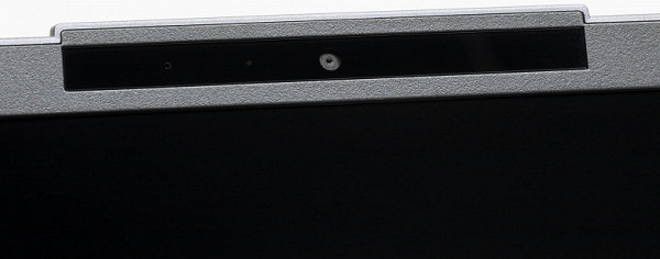 A miniature webcam with a resolution of 720p without a mechanical shutter is built into the top of the screen frame (here its width is 15 mm).