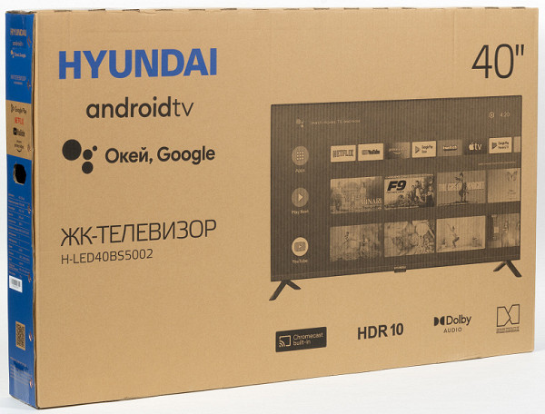 The TV and all accessories are packaged in a simple corrugated cardboard box with minimal design. The main technical characteristics of the model are indicated on both sides of the package. For ease of carrying, the box has side handles.