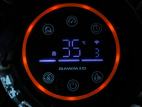 When operating in humidification mode, the ring RGB backlight shimmers with cool-spectrum colors, and when the sterilization mode is turned on, it illuminates the panel in orange.