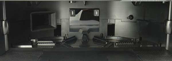 When parking, the robot occupies half of the niche in the front of the structure. Here are contacts for charging, a hole for filling water and a rectangular hole through which the vacuum cleaner built into the base sucks out debris from the container. The nozzles at the bottom are responsible for washing and drying the wipes.