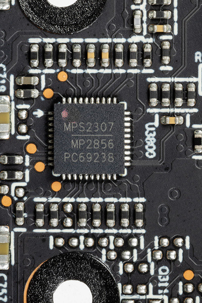 The core power converter uses DrMOS transistor assemblies — in this case MP87997 (Monolith Power Systems), rated for a maximum of 70 A.