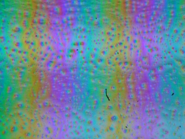 The grain size of these defects is several times smaller than the size of subpixels, which eliminates the possibility of focusing on microdefects and “jumping” focus across subpixels when the viewing angle changes. As a result, there is no “crystalline” effect.