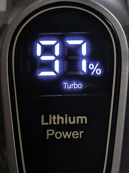 Large numbers on the display indicate the current battery charge level. The name of the selected mode lights up below them.