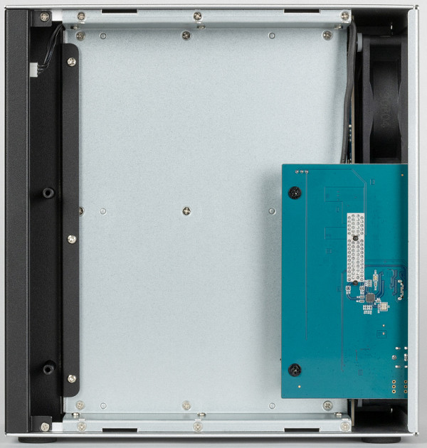 SATA and power connectors are mounted on the internal rear panel, mounted vertically inside the case.