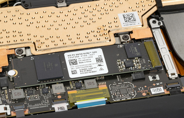 It complies with the NVMe standard version 1.4 and operates in PCIe 4.0 x4 mode.