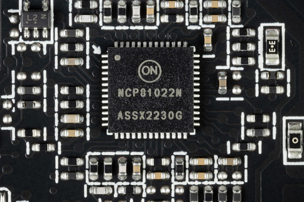 There are also 2 threads, each with 1 phase, where DrMOS assemblies are used: On Semi NCP302045 (45 A) and NCP302155 (55 A).