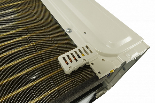 On the back side of the heat exchanger grille, a sealed temperature sensor is located in a separate plastic case with longitudinal holes.