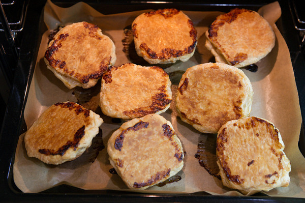 The apples became very soft, and the dough, especially on the bottom, became crispy — everything was as planned.