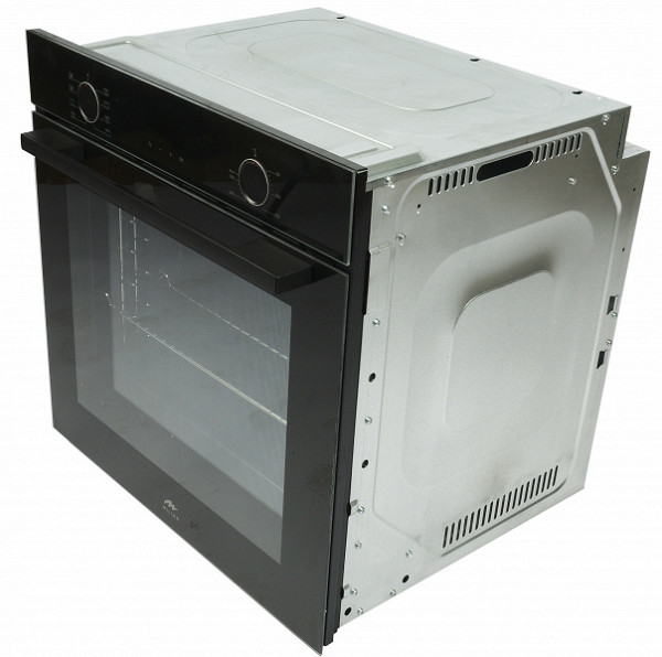 Fırın, ekranlı bir dokunmatik panel, bir çift gömme tutamak ve geleneksel üst/alt ısıtmayı konveksiyon ve ızgarayla birleştiren 8 standart modla donatılmıştır.