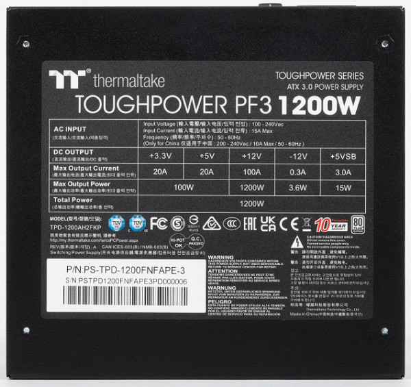 All important parameters are indicated on the power supply housing. The power of the +12VDC bus is 1200 W, which is equal to 100% of the total power, which is an excellent indicator.