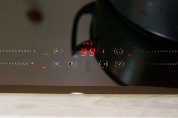 When using multiple burners, the indicator displays the arithmetic mean value.