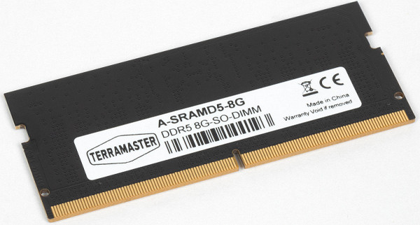 Intel N95 işlemci, 16 GB'a kadar DDR4-4800 RAM'i destekleyebilir; SO-DIMM yuvasına 8 GB'lik bir modül takılıdır.