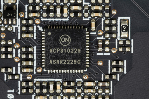 The core power converter uses DrMOS transistor assemblies — in this case, Vishay SiC654A (50A).