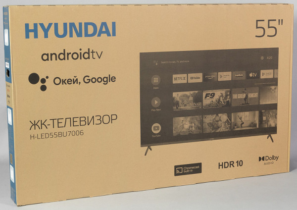 The Hyundai TV and all its components are packed in a simple corrugated cardboard box. The key technical characteristics of the model are indicated on both sides of the package. For ease of transportation, the box is equipped with side slots for handles.