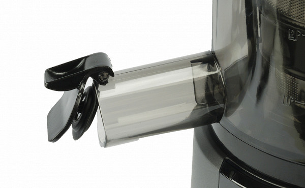 Juice spout with plug