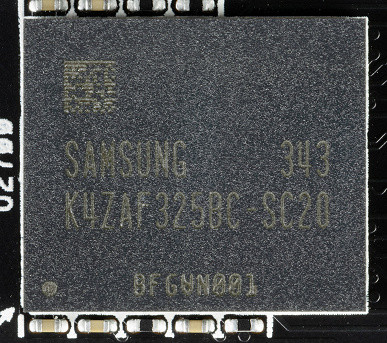 Video kartı, baskılı devre kartının (PCB) ön tarafında 8 adet 16 Gbit yonga üzerine dağıtılan 16 GB GDDR6 SDRAM bellek ile donatılmıştır. Kullanılan bellek yongaları Samsung'a (K4ZAF325BC-SC20) aittir ve 2500 MHz'lik (20000 MHz etkin frekansa eşdeğer) nominal çalışma frekansına sahiptir.