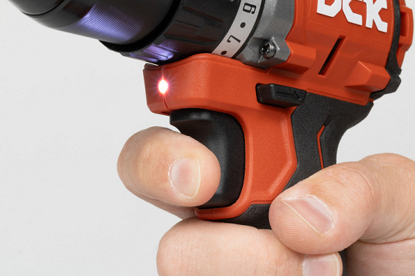 When you release the lever, the backlight immediately turns off, which is a drawback. It would be more convenient if the LED remained on for a while, allowing you to use the tool as a flashlight.