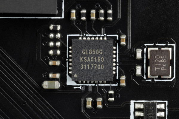 (1 USB 2.0 line from the CPU is spent on it) and is represented by two internal connectors (each with 2 ports);