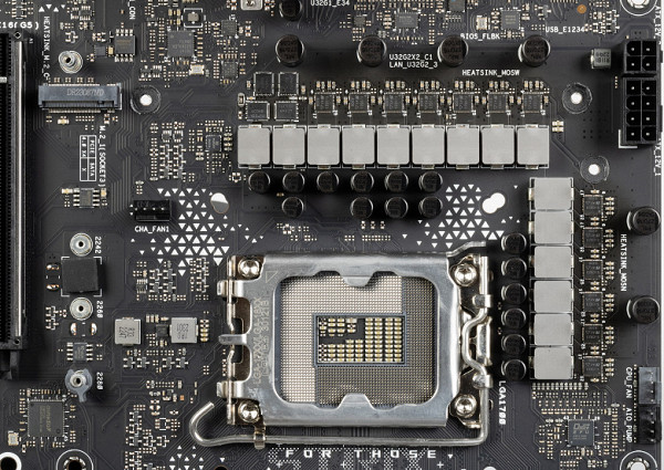 Each phase channel has a superferrite choke and a DrMOS SiC623 (60A) from Vishay for the VCore and integrated graphics core.