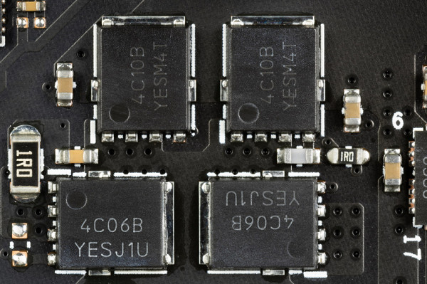 The VCore and iGPU power supply circuit is controlled by the proprietary Digi+ ASP2100 PWM controller.