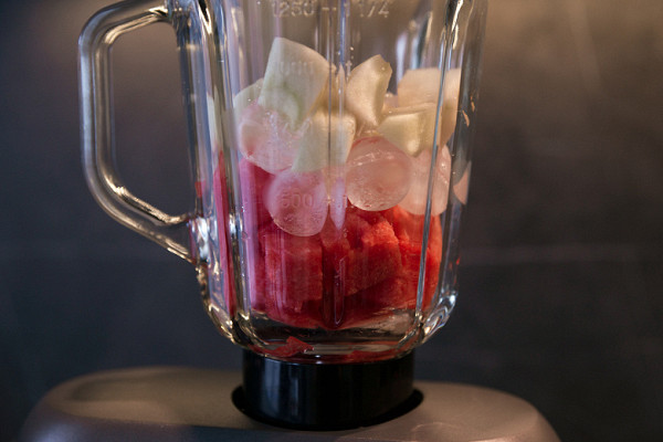 The blender worked at speed 7 and did a great job in just 35 seconds. Not a single piece of ice or even fruit was found in the drink.