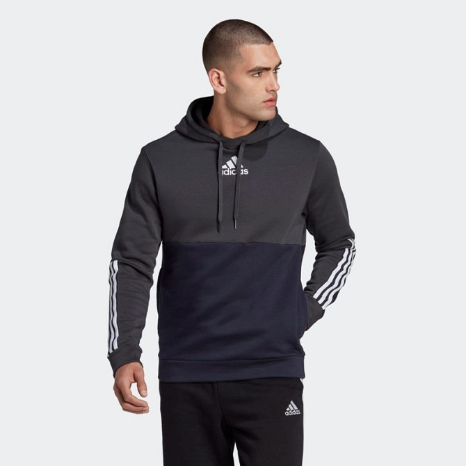 Adidas Sportswear Men's Essentials Colorblock Fleece Sweatshirt Gazimağusa - изображение 1