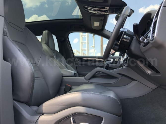 2020 MODEL AUTOMATIC PORSCHE CAYENNE COUPE Nicosia - photo 8