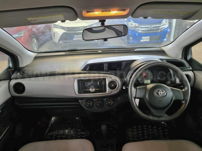 2012 MODEL AUTOMATIC TOYOTA VITZ Lefke - photo 3