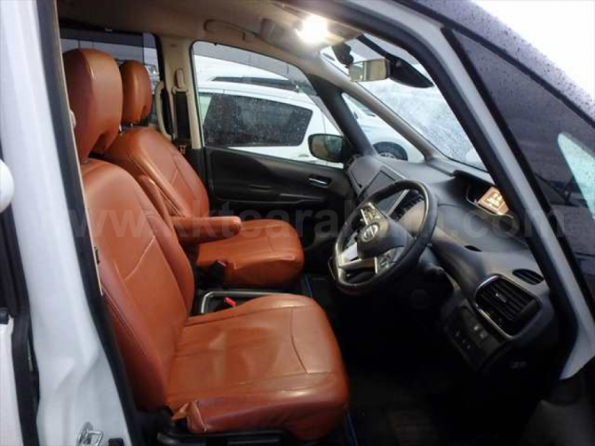 2020 MODEL AUTOMATIC NISSAN SERENA Nicosia - photo 3