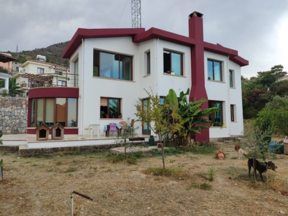 Villa 4+2 with stunning views in Alsancak Girne