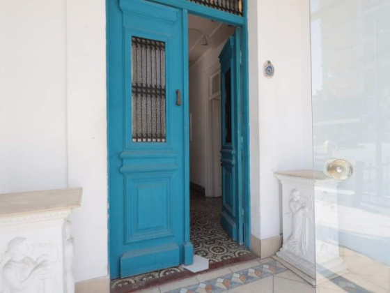 DON'T MISS THE OPPORTUNITY TO RENT A BUILDING IN THE RIGHT CENTER OF KYRENIA Girne