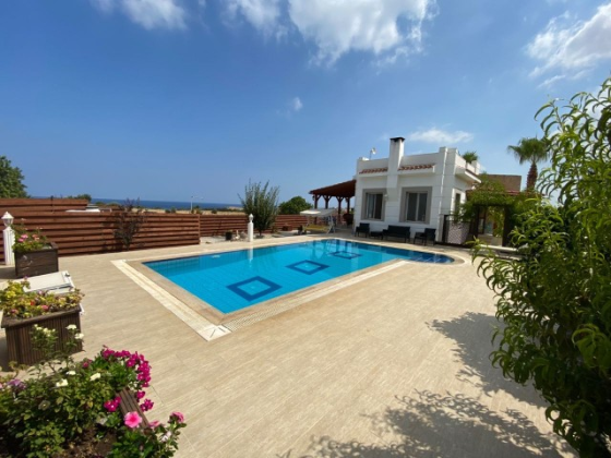 AMAZING 3 BEDROOM BUNGALOW WITH PRIVATE POOL, BEAUTIFUL GARDEN AND SEPARATE TITLE Girne