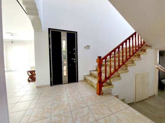 Villa for sale 4+1 in Kyrenia Catalkoy, land 820 m2 Girne