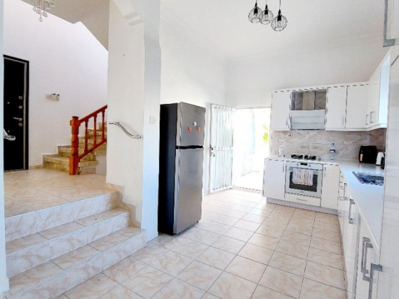 Villa for sale 4+1 in Kyrenia Catalkoy, land 820 m2 Girne